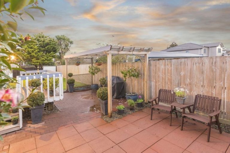 Photo of property in 2/125 Moore Street, Howick, Auckland, 2014