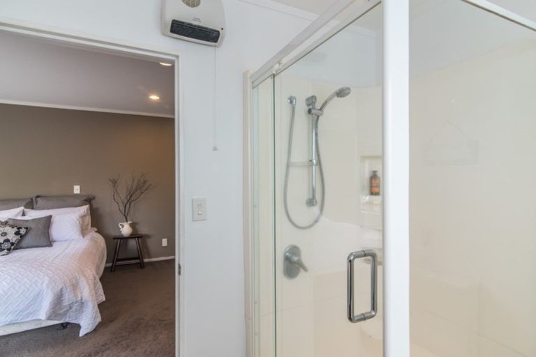 Photo of property in 18 Realm Drive, Paraparaumu, 5032