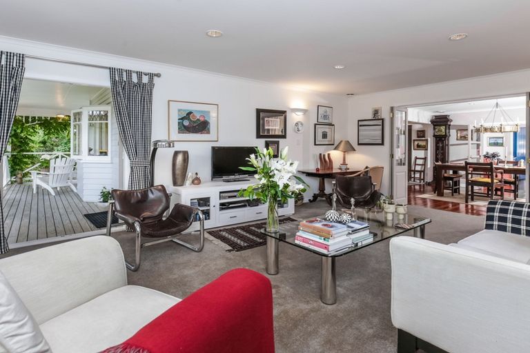 Photo of property in 10 Opanuku Road, Henderson Valley, Auckland, 0612