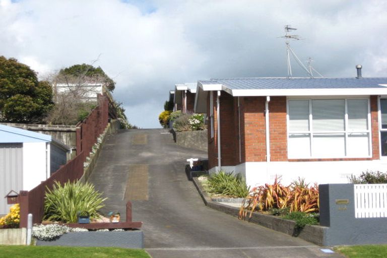 Photo of property in 66 Waiwaka Terrace, Strandon, New Plymouth, 4312