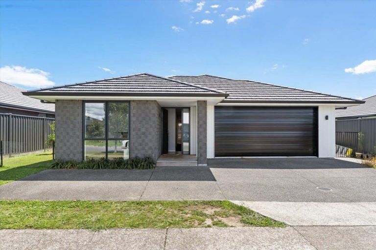Photo of property in 72 Tabraham Crescent, Pyes Pa, Tauranga, 3112