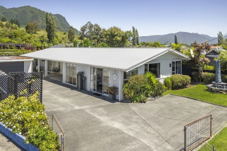 Photo of property in 776 Abel Tasman Drive, Pohara, Takaka, 7183