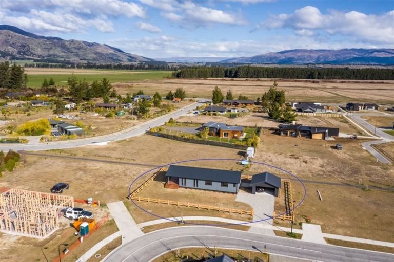 Photo of property in 14 Brewster Crescent, Lake Hawea, Wanaka, 9382