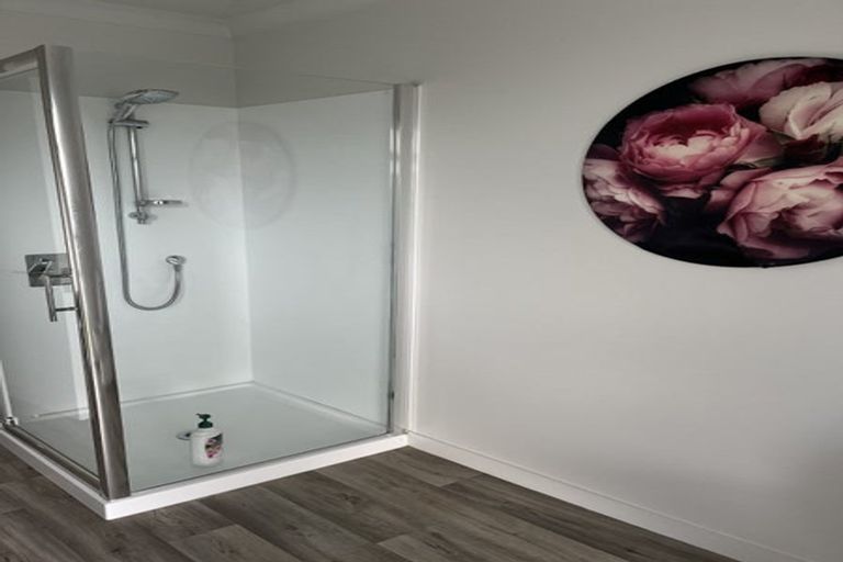 Photo of property in 16 Burgundy Drive, Martinborough, 5711