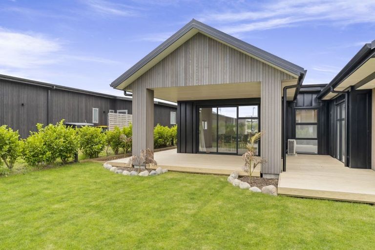 Photo of property in 45 Te Ara Kawakahia, Waikanae, 5036