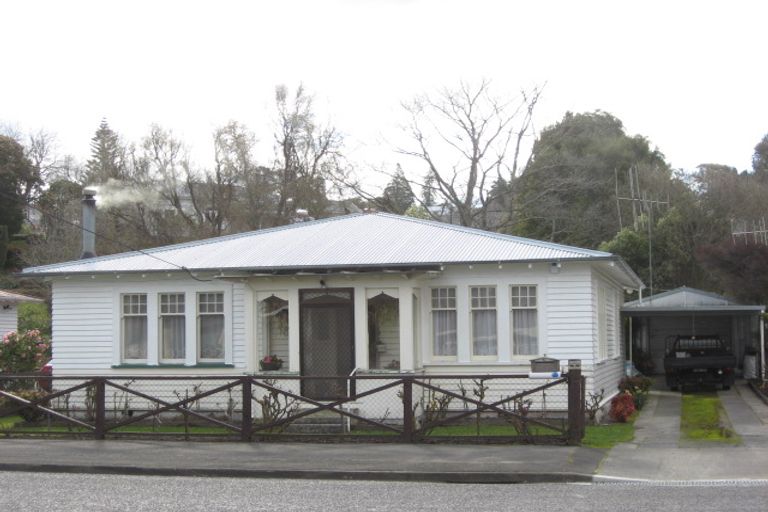 Photo of property in 10 Waverley Street, Waipawa, 4210