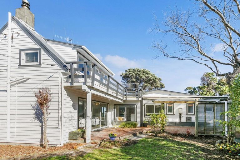 Photo of property in 30 Singers Road, Korokoro, Lower Hutt, 5012