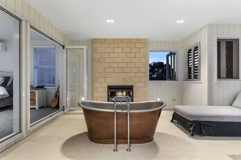 Photo of property in 194 Greenhithe Road, Greenhithe, Auckland, 0632