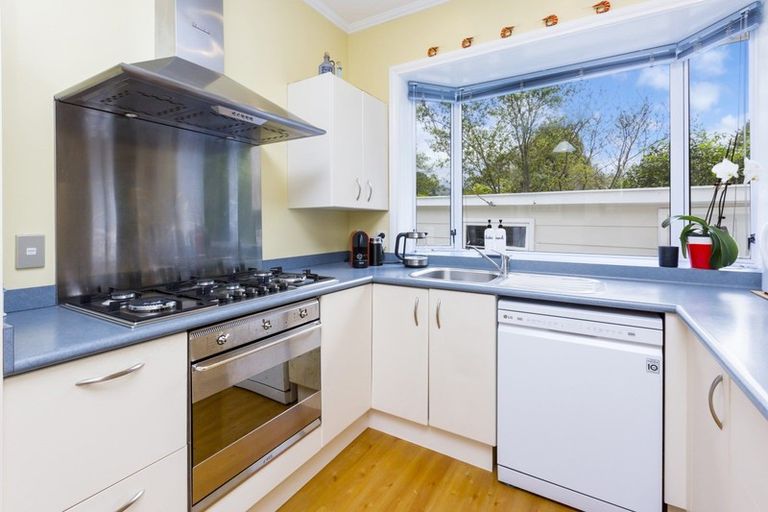 Photo of property in 33 Elmslie Road, Pinehaven, Upper Hutt, 5019