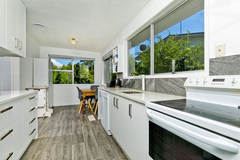 Photo of property in 28 Mawney Road, Henderson, Auckland, 0610