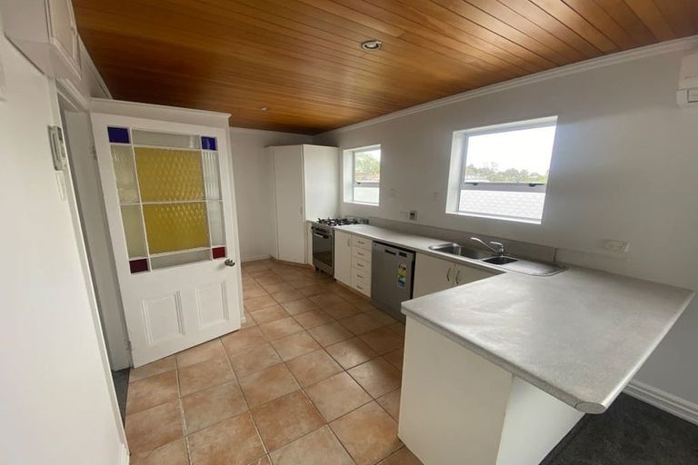 Photo of property in 2/8 Clare Place, Glenfield, Auckland, 0629