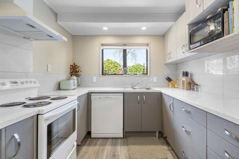 Photo of property in 2/7 Kathleen Place, Rainbow Point, Taupo, 3330