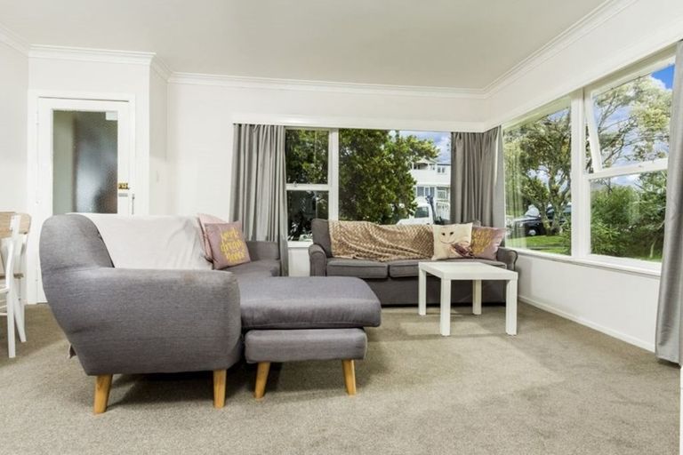 Photo of property in 1/32 Old Lake Road, Narrow Neck, Auckland, 0624