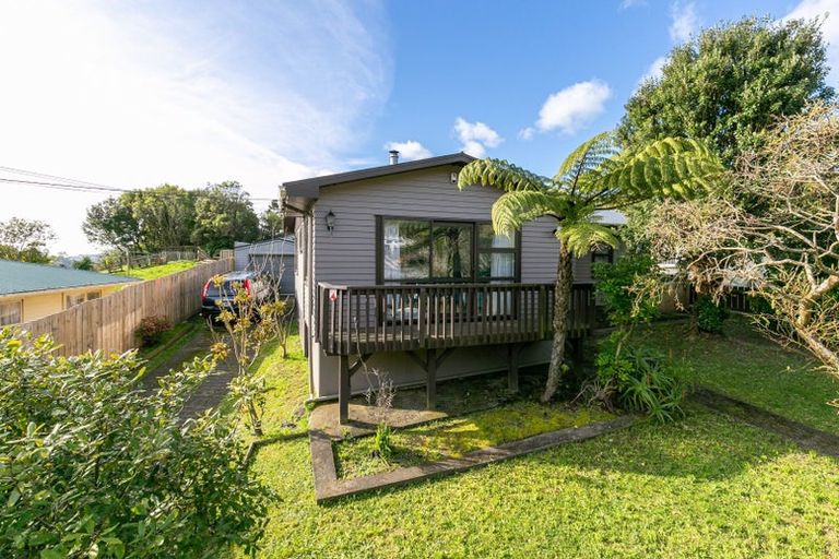 Photo of property in 7 Cardiff Crescent, Cannons Creek, Porirua, 5024