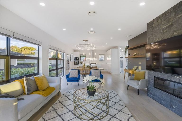 Photo of property in 102b Mellons Bay Road, Mellons Bay, Auckland, 2014