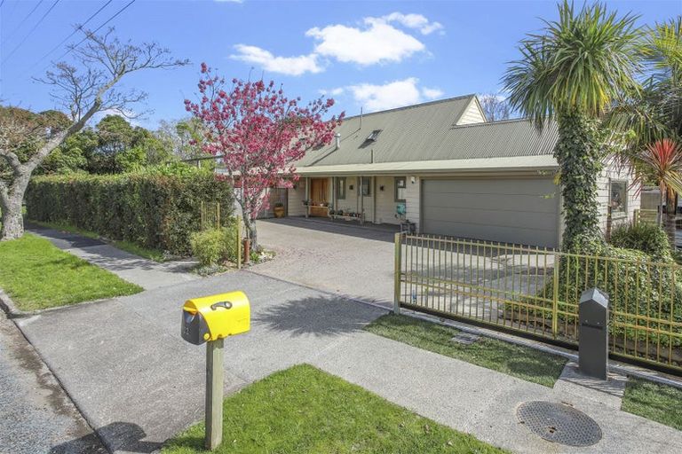 Photo of property in 32 North Road, Clevedon, Papakura, 2582