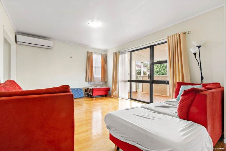 Photo of property in 60 Glendene Avenue, Glendene, Auckland, 0602