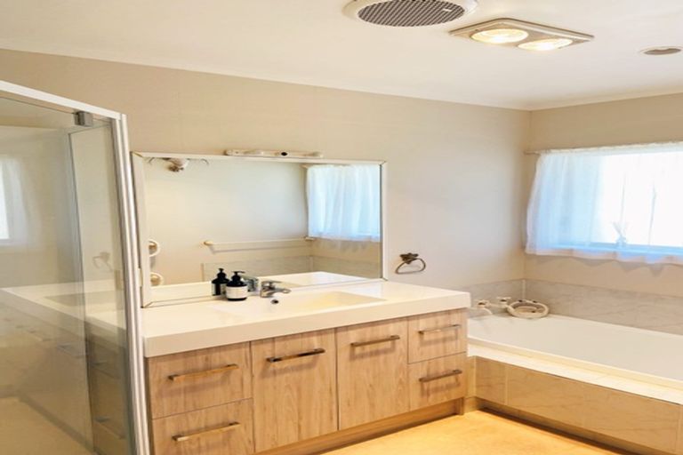 Photo of property in 1c Picasso Drive, West Harbour, Auckland, 0618