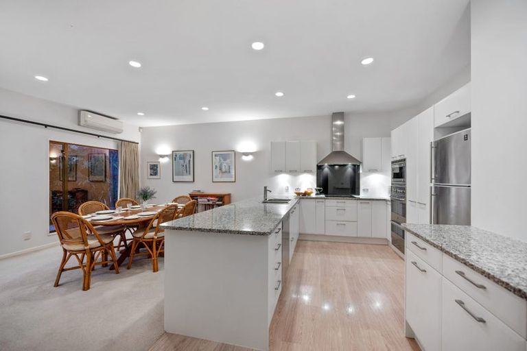 Photo of property in 28 Rosemary Avenue, Forrest Hill, Auckland, 0620