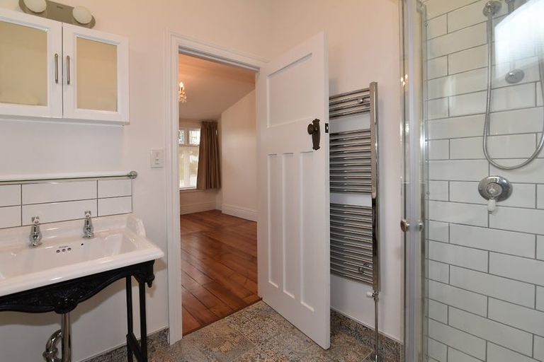 Photo of property in 40 Napier Terrace, Hospital Hill, Napier, 4110