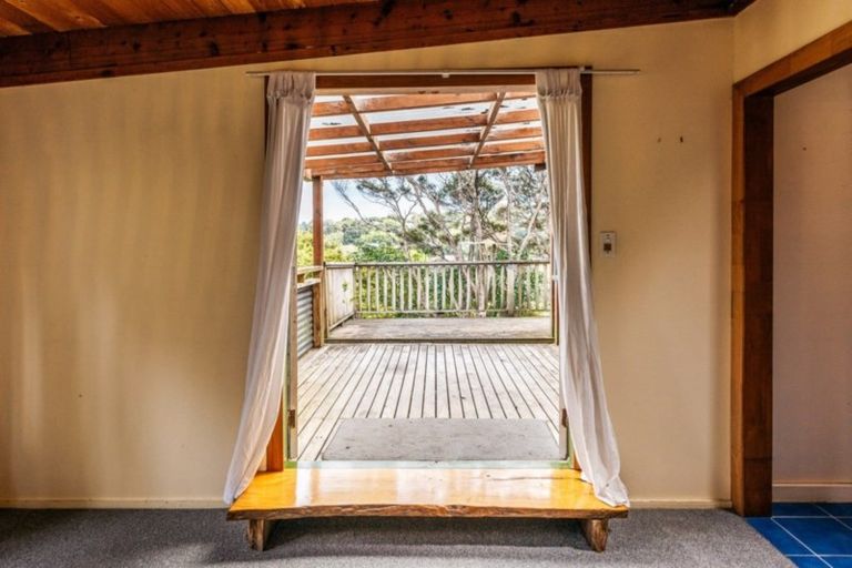 Photo of property in 35 Crescent Road East, Ostend, Waiheke Island, 1081