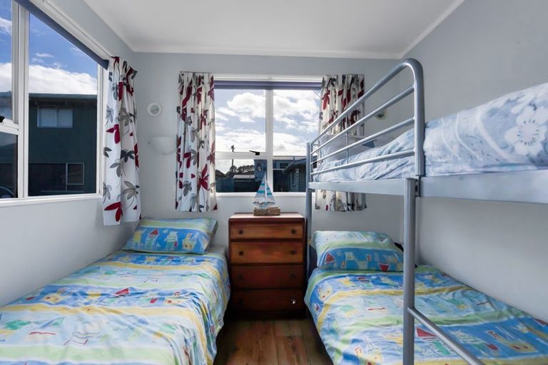 Photo of property in 18 Third Avenue, Urenui, 4377