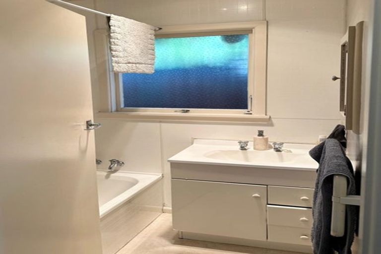 Photo of property in 2/28 Rosedale Place, Avonhead, Christchurch, 8042