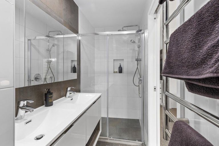 Photo of property in 22 Fairview Crescent, Kelburn, Wellington, 6012