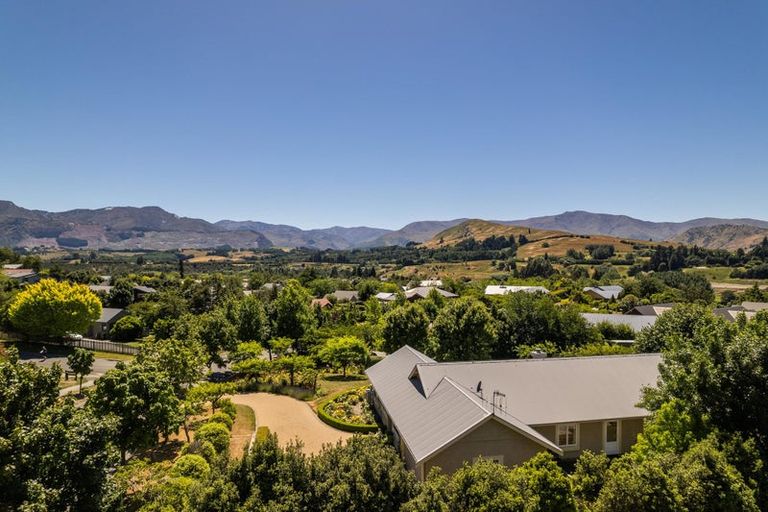 Photo of property in 33 Ferry Hill Drive, Lower Shotover, Queenstown, 9371