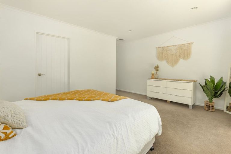 Photo of property in 22 Bluewater Place, Paraparaumu, 5032