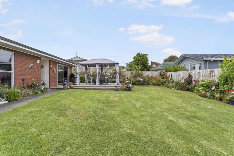 Photo of property in 7 Woodman Place, West Harbour, Auckland, 0618