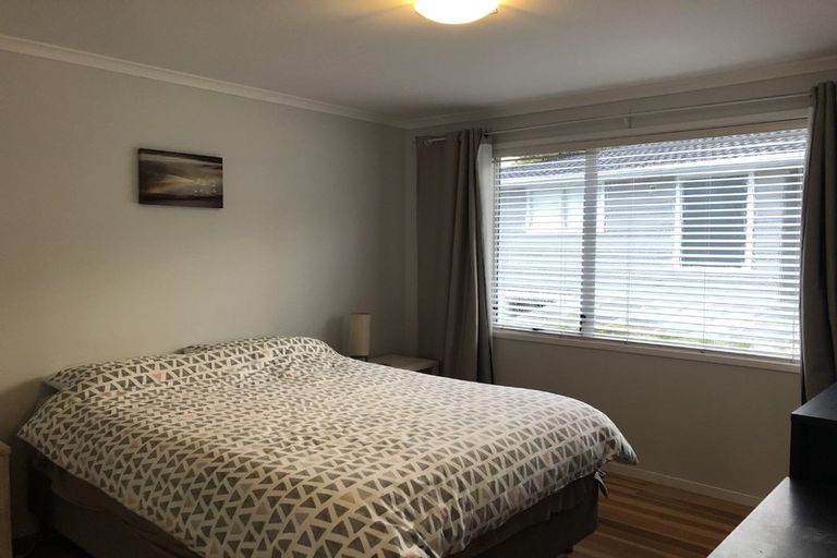 Photo of property in 2/32 Teal Crescent, Beach Haven, Auckland, 0626