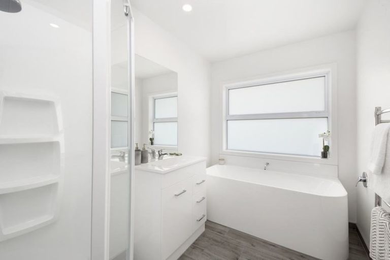 Photo of property in 13 Kahikatea Drive, Kinloch, Taupo, 3377