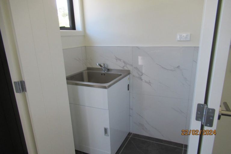 Photo of property in 15 Fernhaven Place, Massey, Auckland, 0614