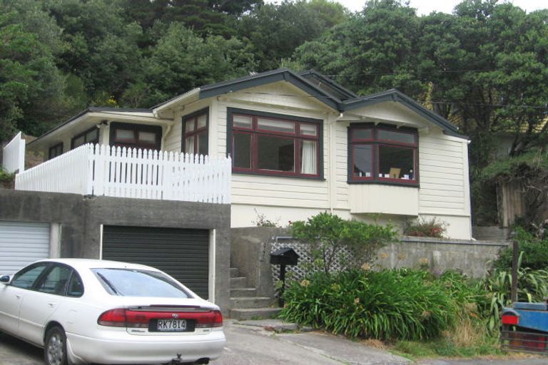 Photo of property in 105 Houghton Bay Road, Houghton Bay, Wellington, 6023