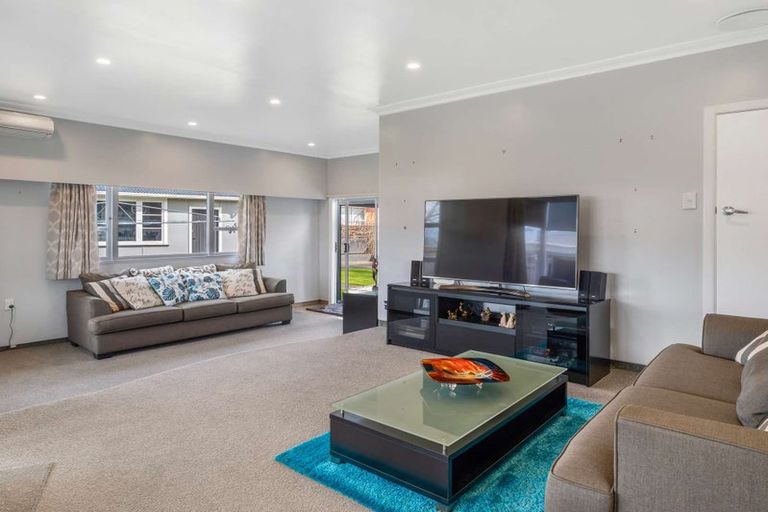 Photo of property in 16 Meadowvale Drive, Levin, 5510