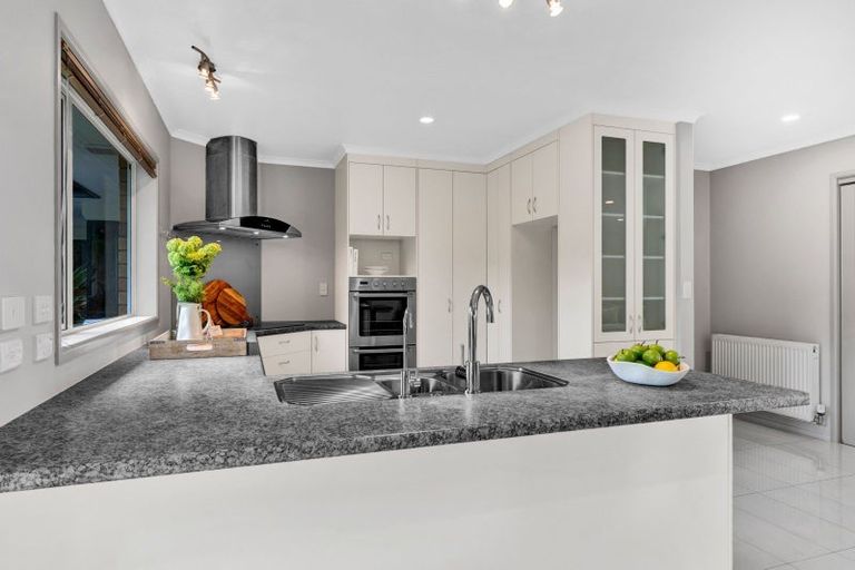 Photo of property in 6c Highfield Place, Highlands Park, New Plymouth, 4312