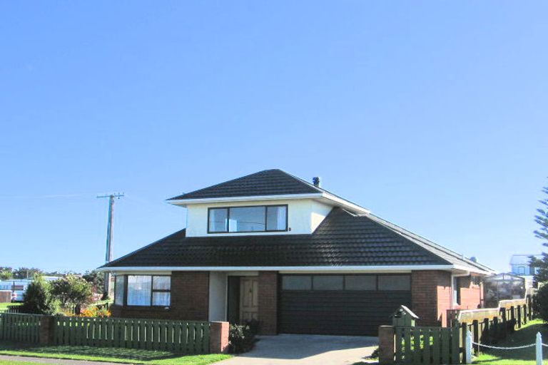 Photo of property in 11 Seabury Avenue, Foxton Beach, Foxton, 4815