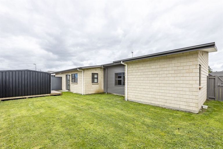 Photo of property in 23 Chestnut Close, Kelvin Grove, Palmerston North, 4414