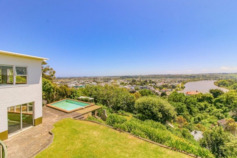 Photo of property in 2 Rodney Street, Durie Hill, Whanganui, 4500