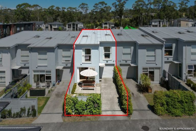 Photo of property in 7 Briddock Way, Swanson, Auckland, 0614