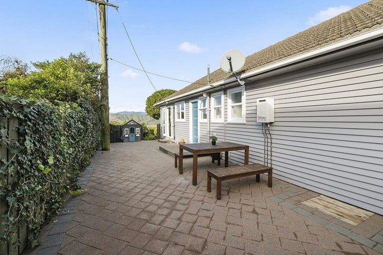 Photo of property in 93 Normandale Road, Normandale, Lower Hutt, 5010