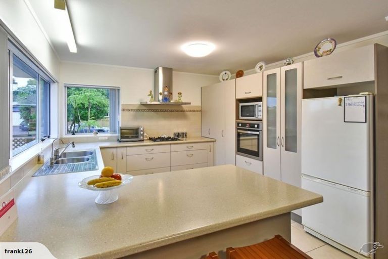 Photo of property in 2 Tuakura Way, The Gardens, Auckland, 2105