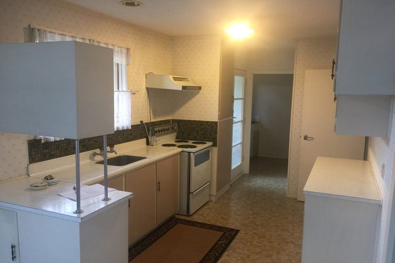 Photo of property in 1/28 Sequoia Place, Sunnynook, Auckland, 0620