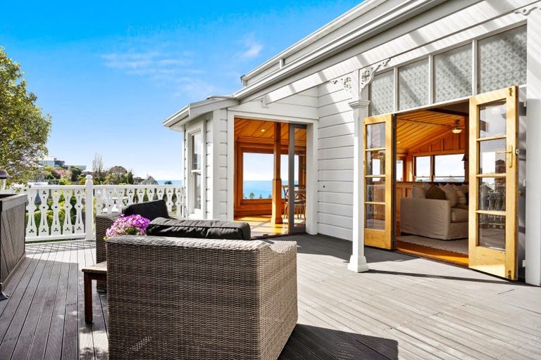 Photo of property in 18 Sealy Road, Bluff Hill, Napier, 4110