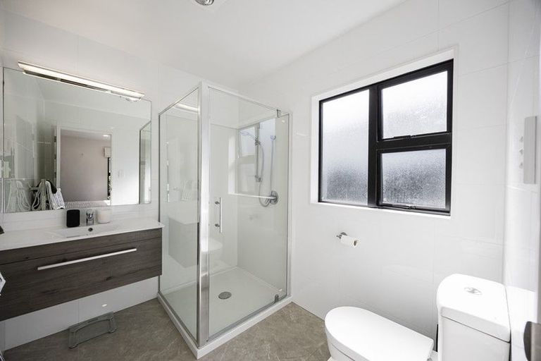Photo of property in 38 Lumbarda Drive, Kumeu, 0810