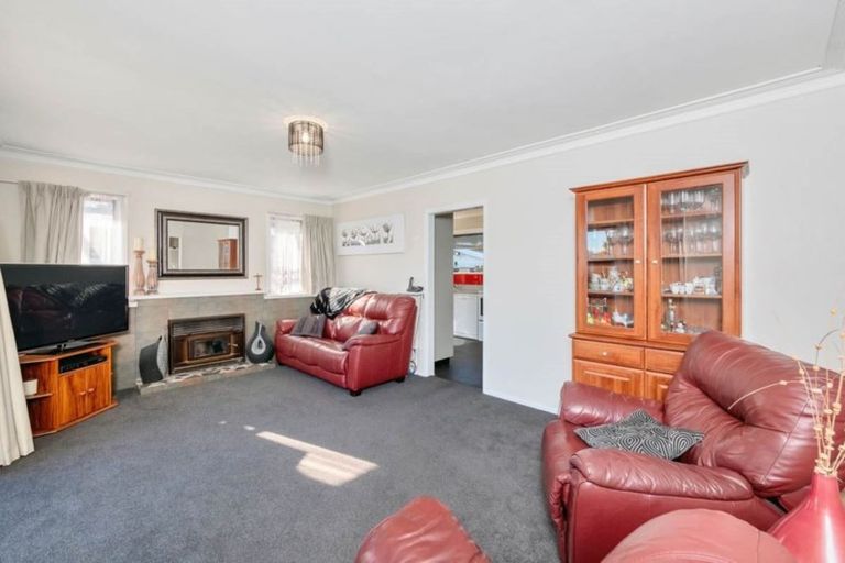 Photo of property in 12 Salas Place, Papakura, 2110