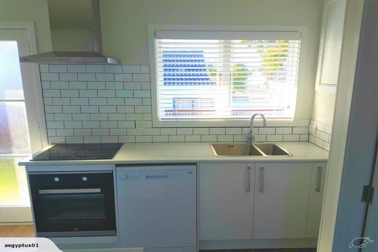 Photo of property in 4/27 Nikau Street, New Lynn, Auckland, 0600