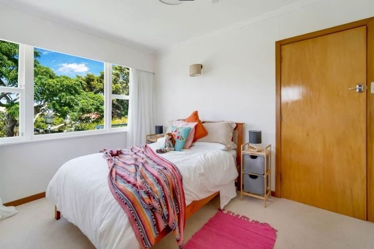 Photo of property in 5 Price Street, Westown, New Plymouth, 4310