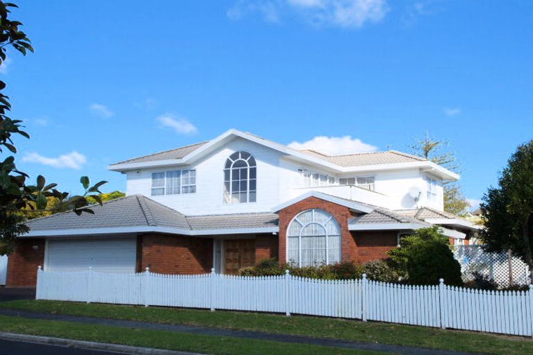 Photo of property in 20 Frank Nobilo Drive, Golflands, Auckland, 2013